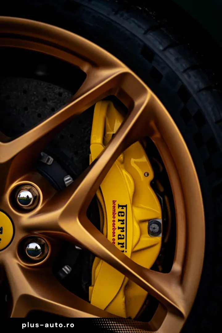 FERRARI Roma Garanti  Carbon-Paket  Exklusiv Mattgrün