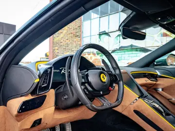 FERRARI Roma Garanti  Carbon-Paket  Exklusiv Mattgrün