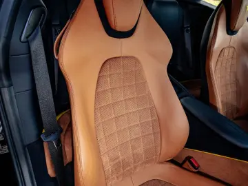 FERRARI Roma Garanti  Carbon-Paket  Exklusiv Mattgrün