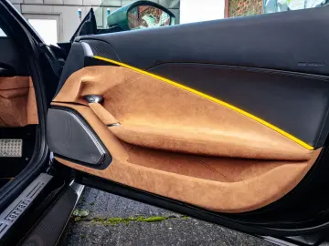 FERRARI Roma Garanti  Carbon-Paket  Exklusiv Mattgrün