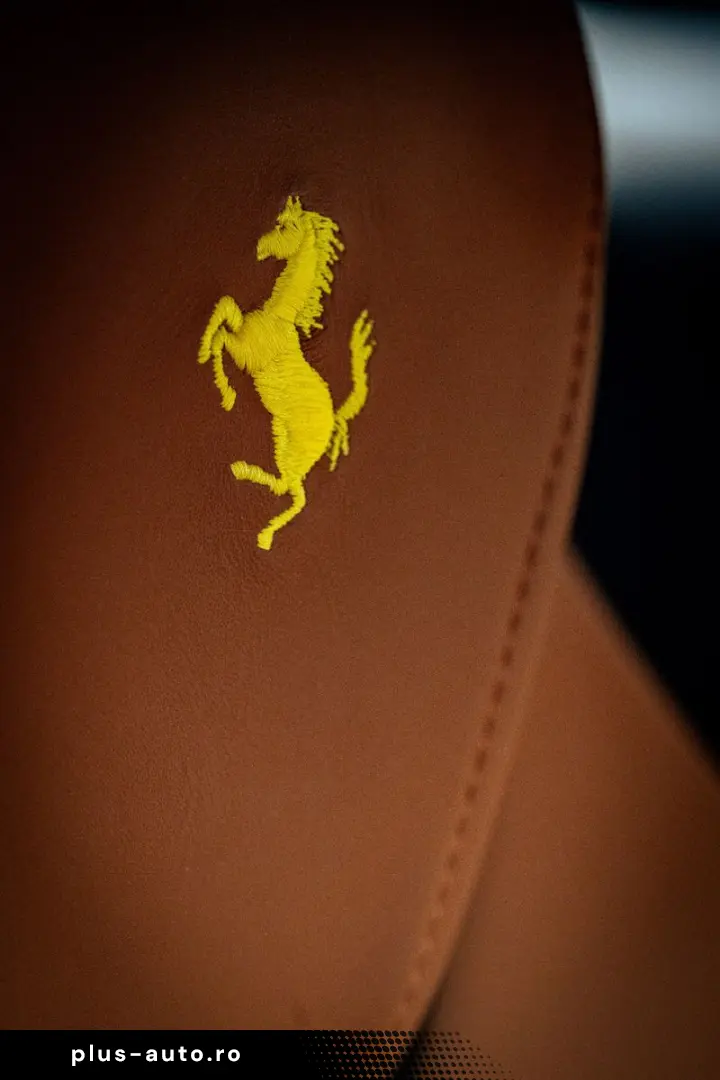 FERRARI Roma Garanti  Carbon-Paket  Exklusiv Mattgrün