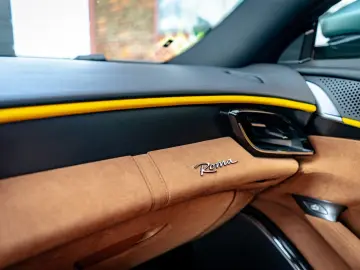 FERRARI Roma Garanti  Carbon-Paket  Exklusiv Mattgrün