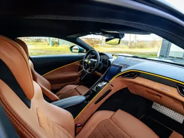 FERRARI Roma Garanti  Carbon-Paket  Exklusiv Mattgrün