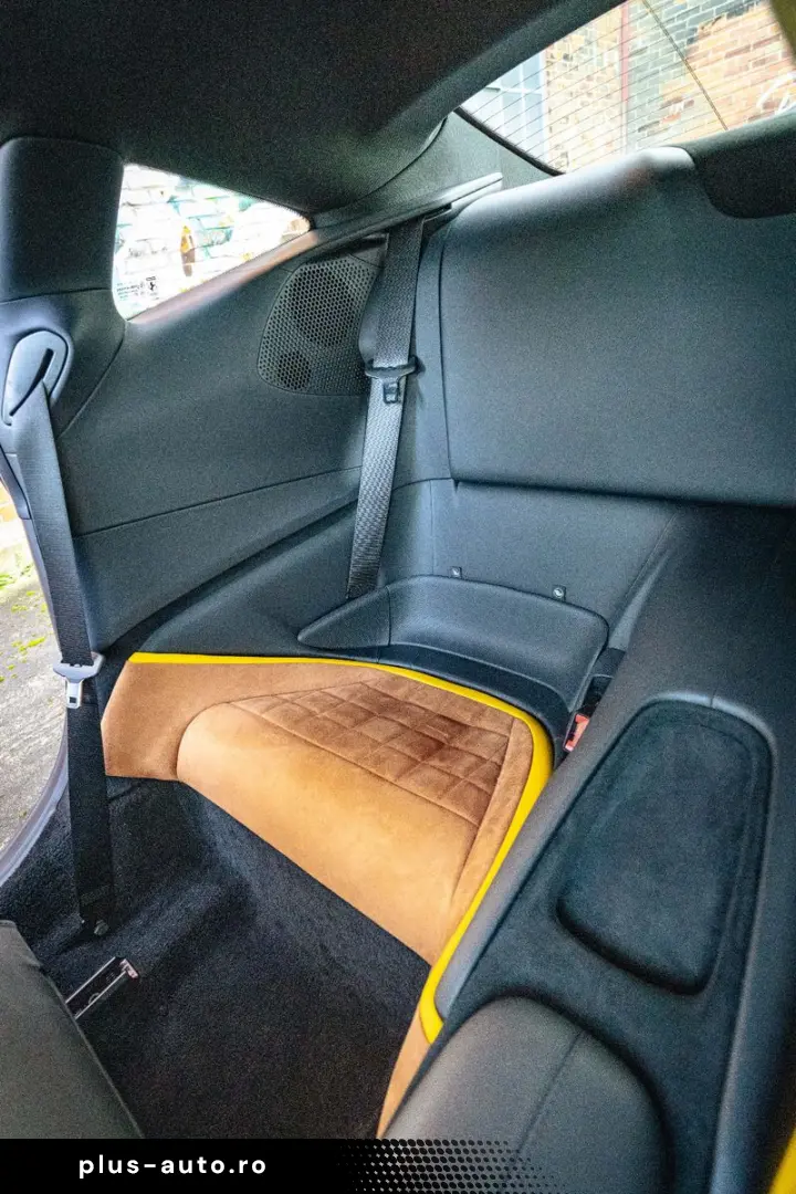 FERRARI Roma Garanti  Carbon-Paket  Exklusiv Mattgrün