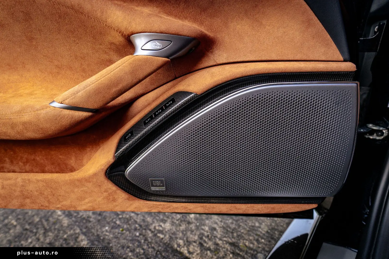 FERRARI Roma Garanti  Carbon-Paket  Exklusiv Mattgrün