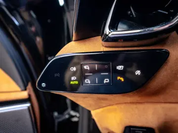 FERRARI Roma Garanti  Carbon-Paket  Exklusiv Mattgrün