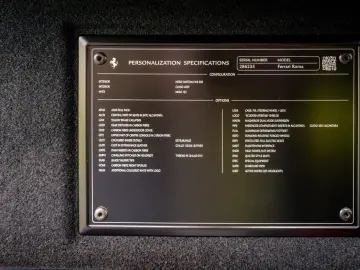 FERRARI Roma Garanti  Carbon-Paket  Exklusiv Mattgrün