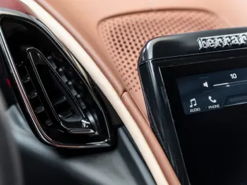 FERRARI Roma 3.9 T V8 DCT