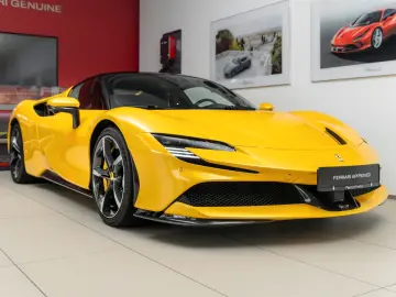 FERRARI SF90 Stradale