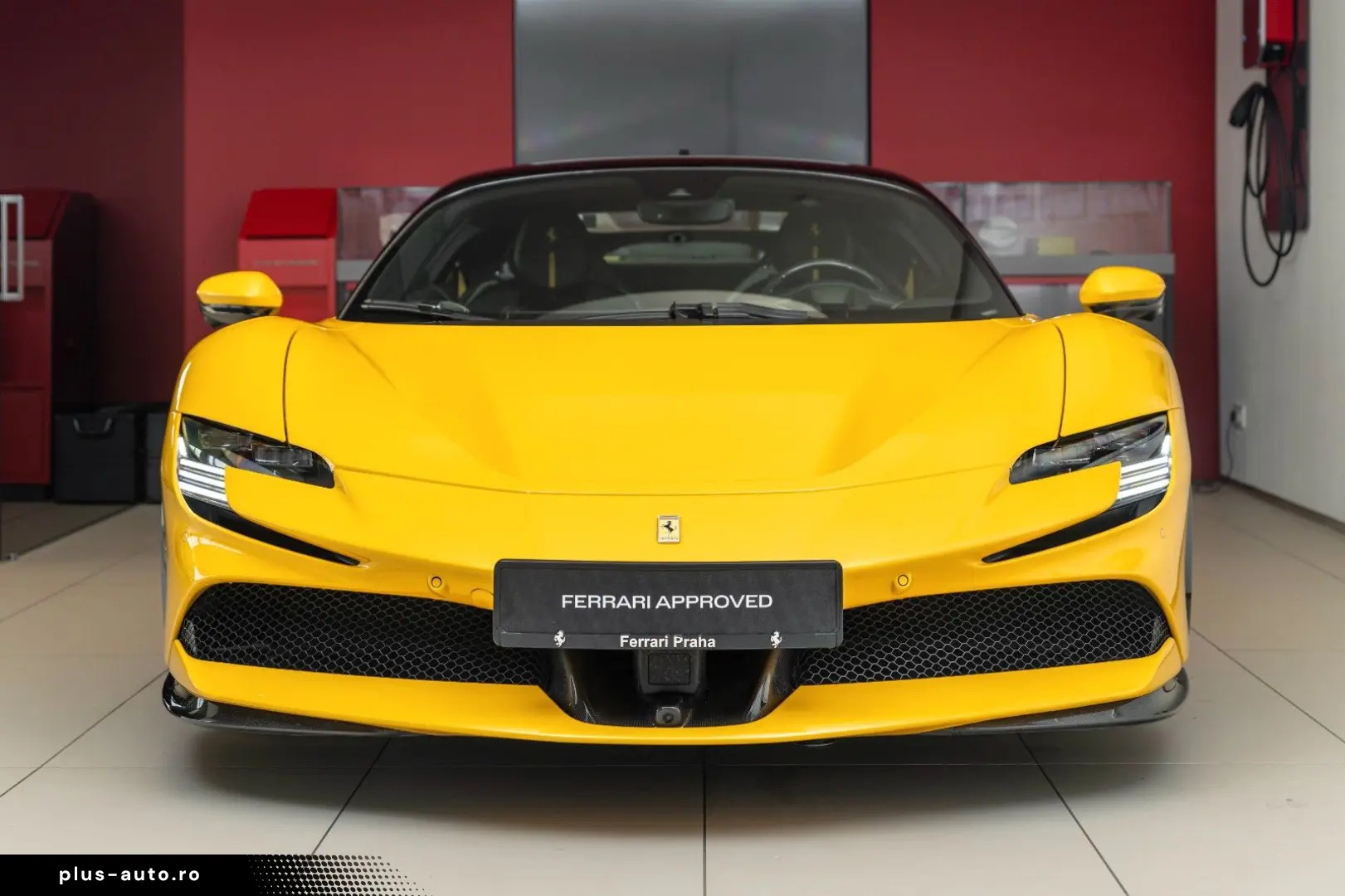 FERRARI SF90 Stradale