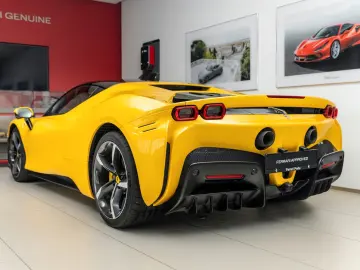 FERRARI SF90 Stradale