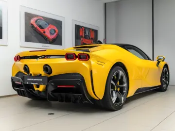 FERRARI SF90 Stradale
