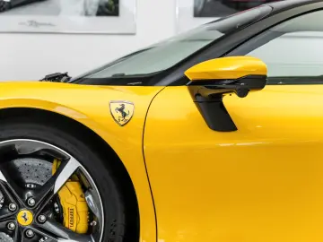 FERRARI SF90 Stradale
