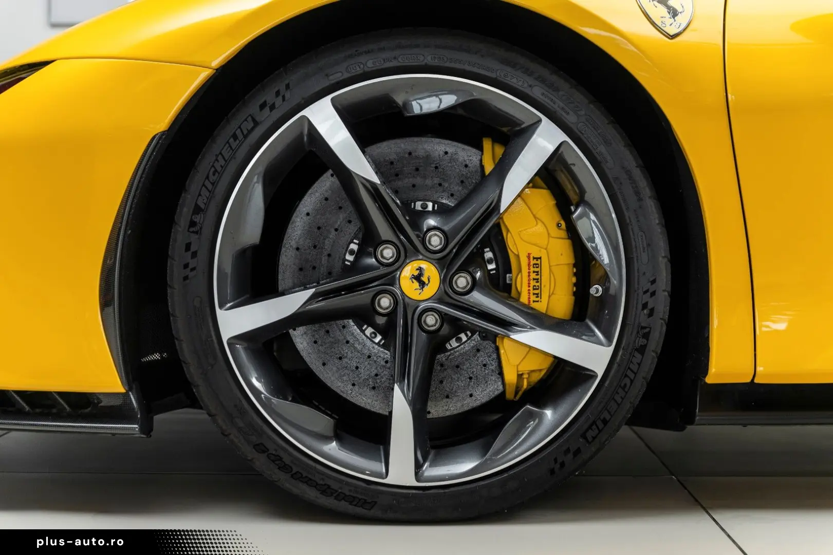 FERRARI SF90 Stradale