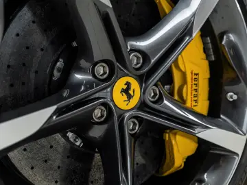 FERRARI SF90 Stradale