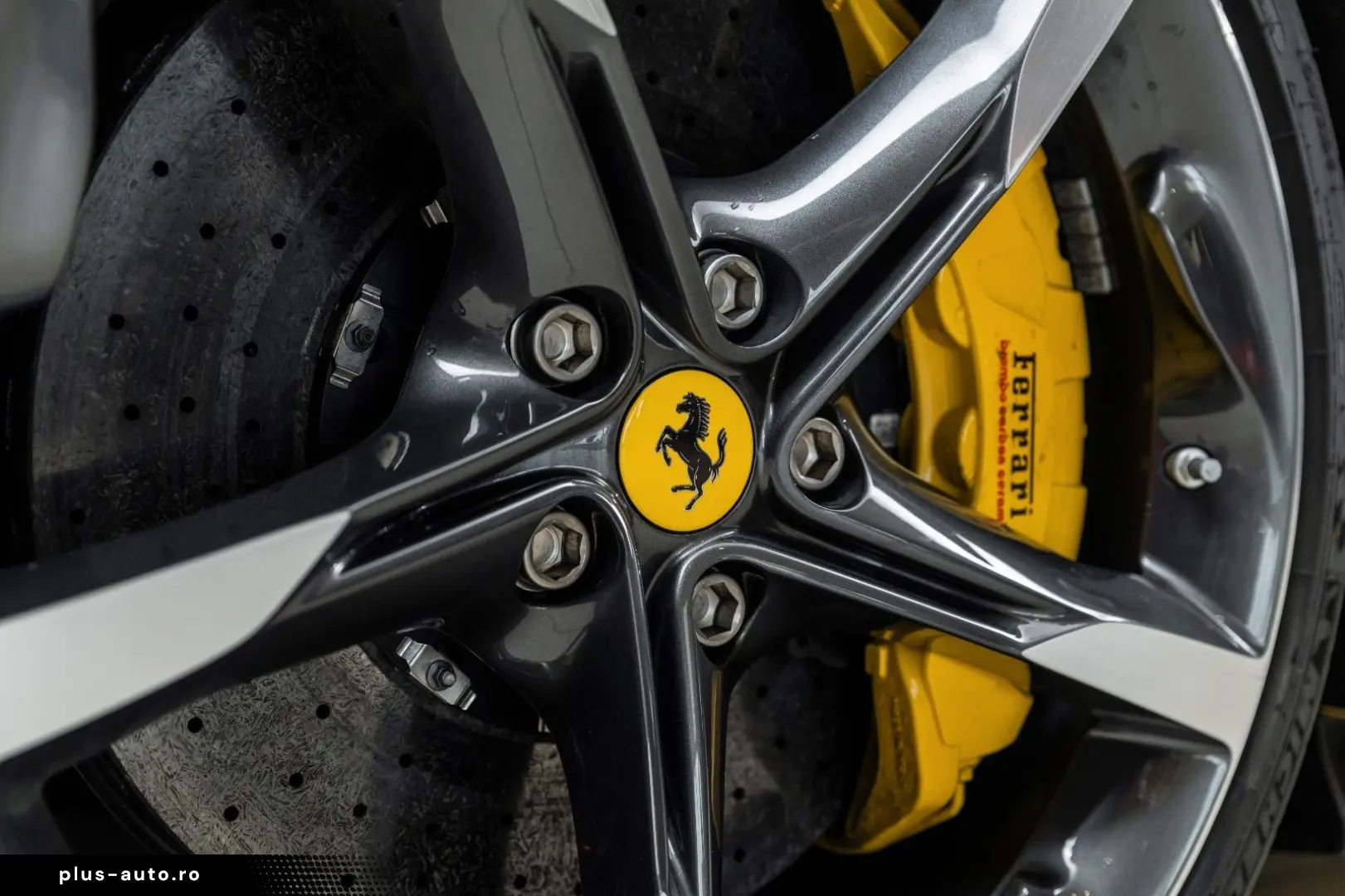 FERRARI SF90 Stradale