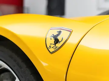 FERRARI SF90 Stradale