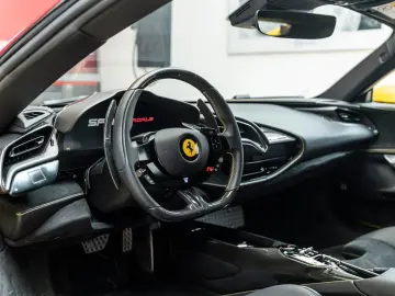 FERRARI SF90 Stradale