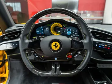 FERRARI SF90 Stradale