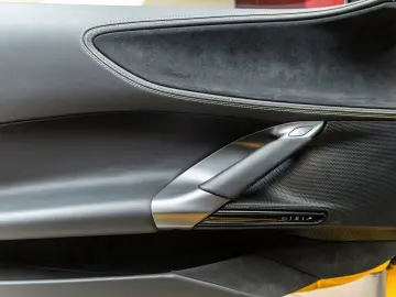 FERRARI SF90 Stradale