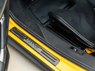 FERRARI SF90 Stradale