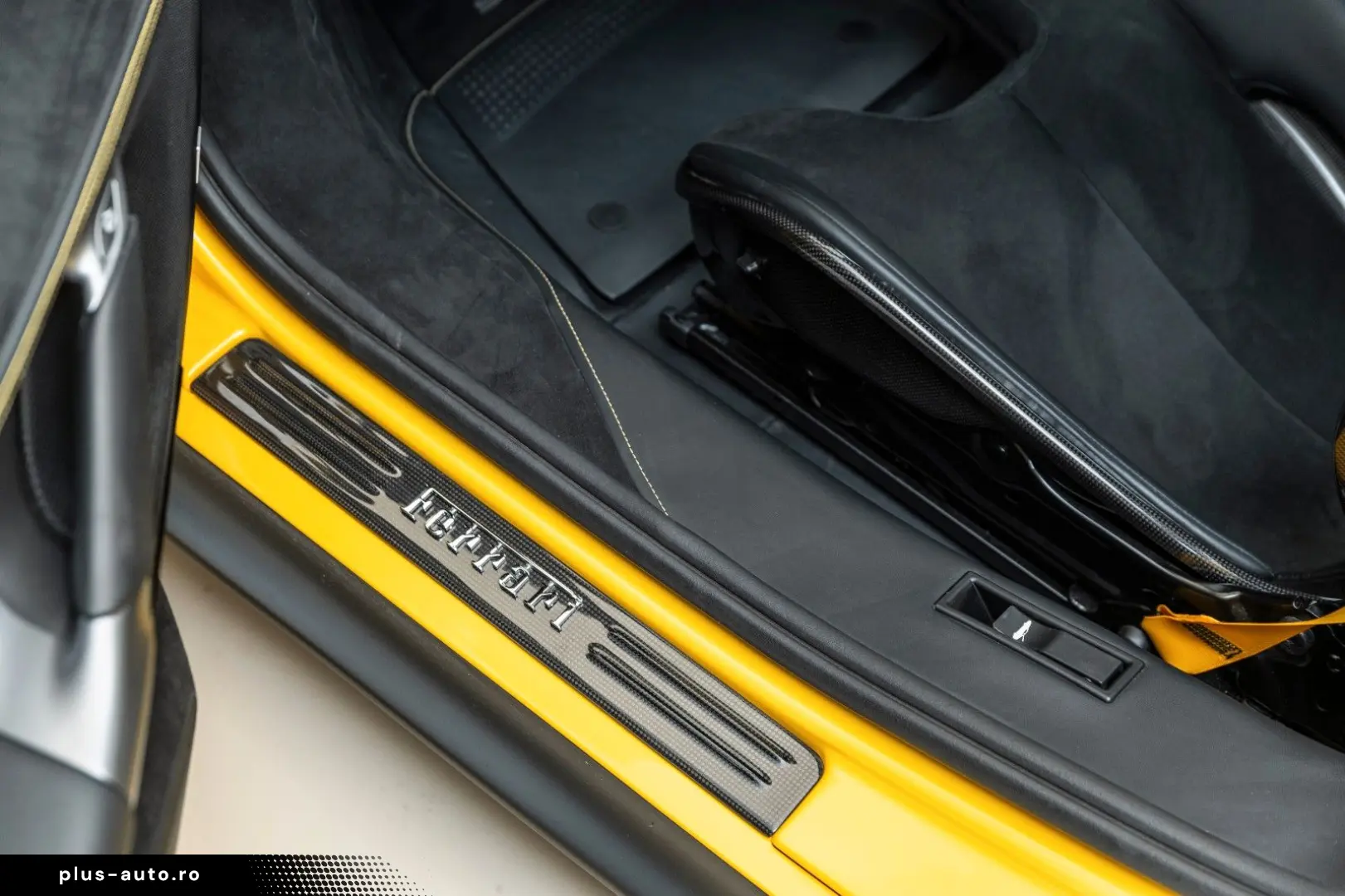 FERRARI SF90 Stradale