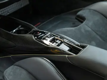 FERRARI SF90 Stradale