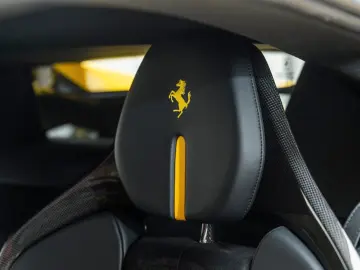 FERRARI SF90 Stradale