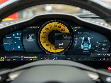 FERRARI SF90 Stradale