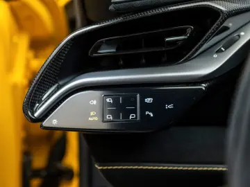 FERRARI SF90 Stradale