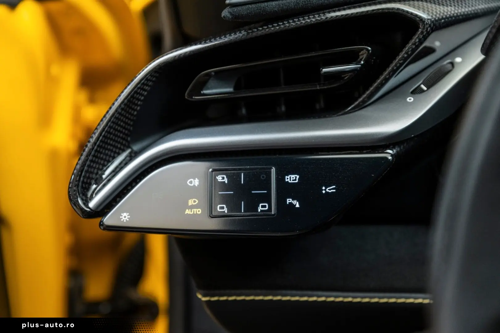 FERRARI SF90 Stradale