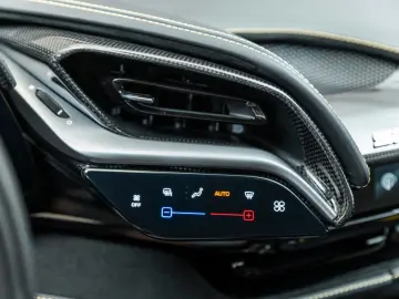 FERRARI SF90 Stradale