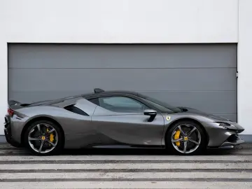 FERRARI SF90 FIORANO PACK   VOLL   CARBON