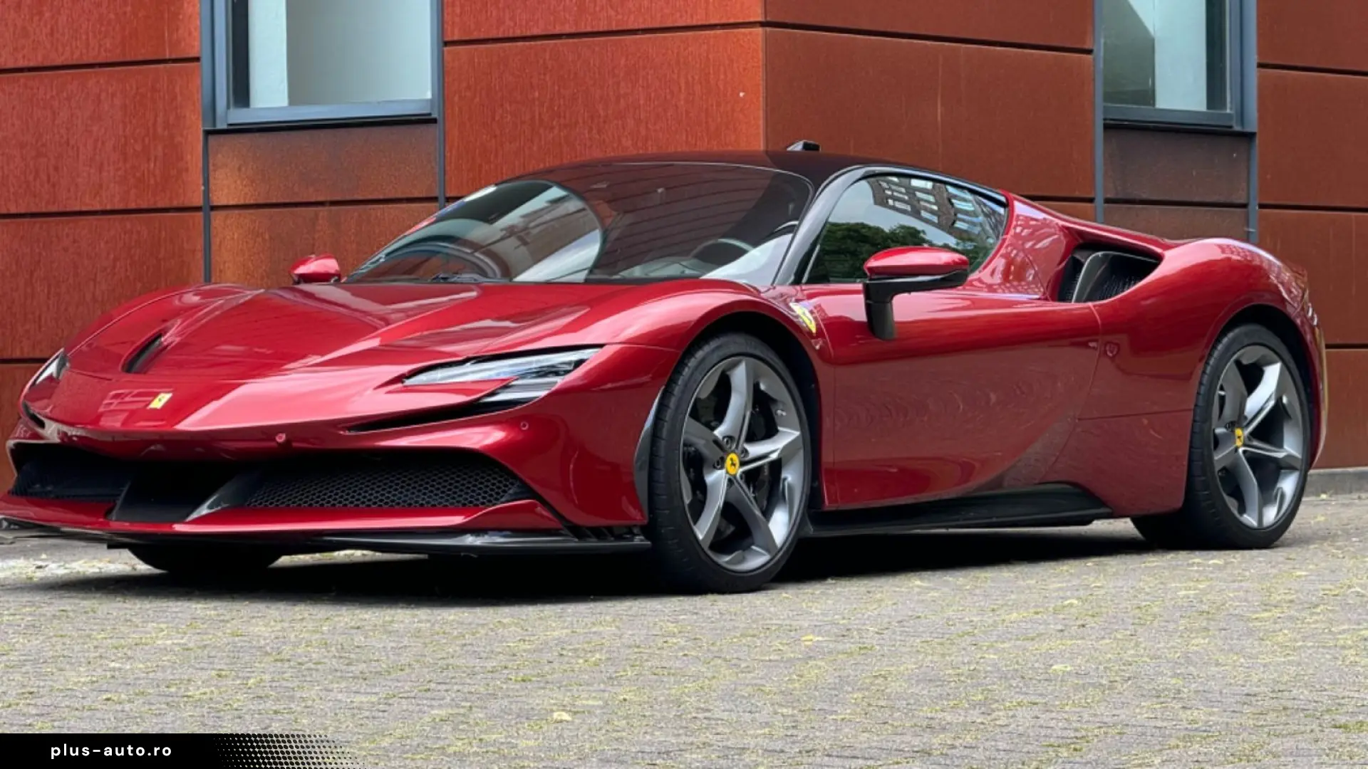 FERRARI SF90 Stradala LIFT  CARBON  Rosso Fiorano