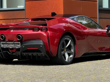 FERRARI SF90 Stradala LIFT  CARBON  Rosso Fiorano