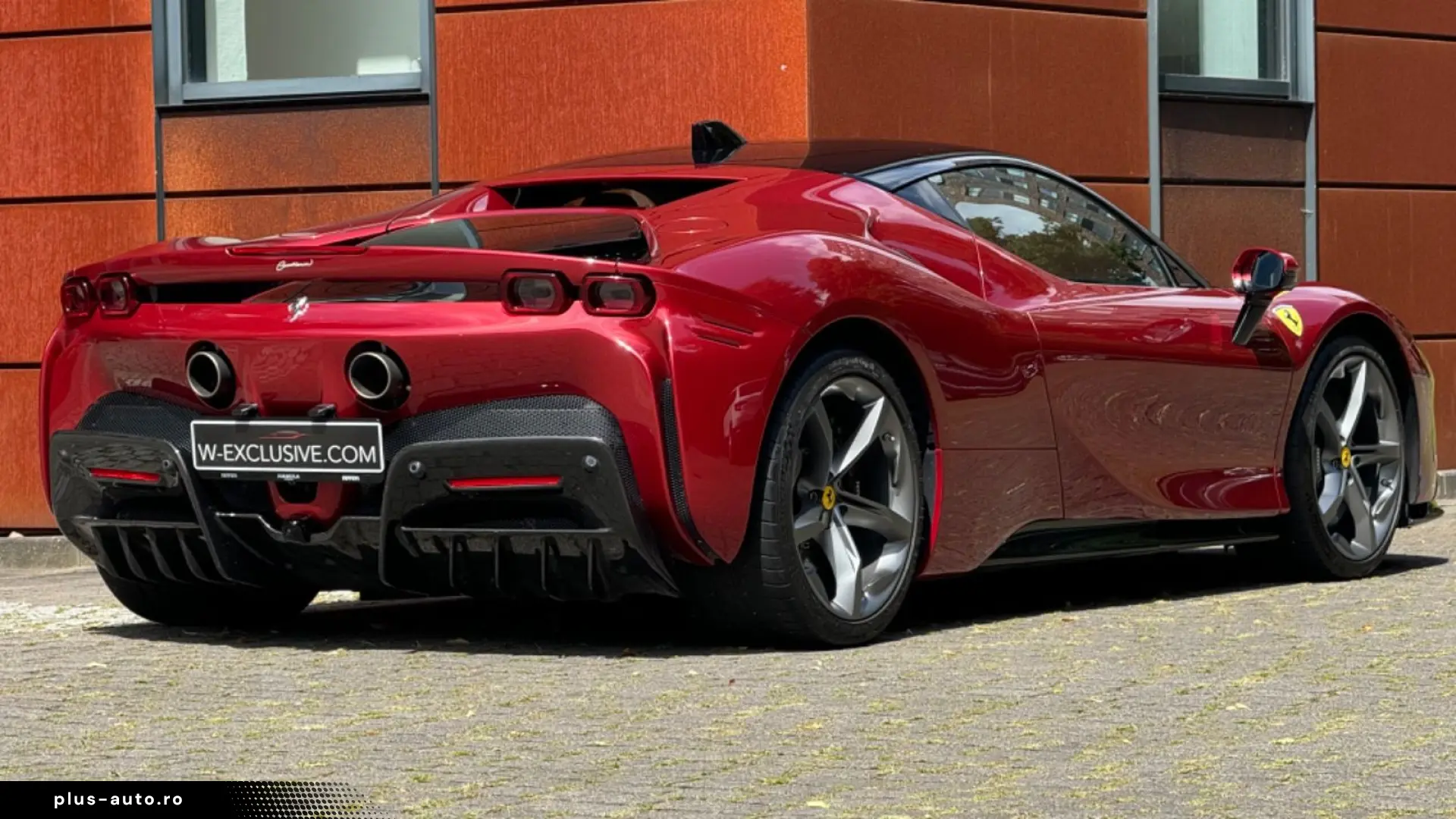 FERRARI SF90 Stradala LIFT  CARBON  Rosso Fiorano