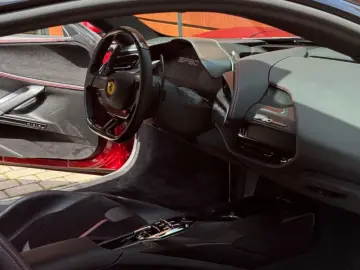 FERRARI SF90 Stradala LIFT  CARBON  Rosso Fiorano