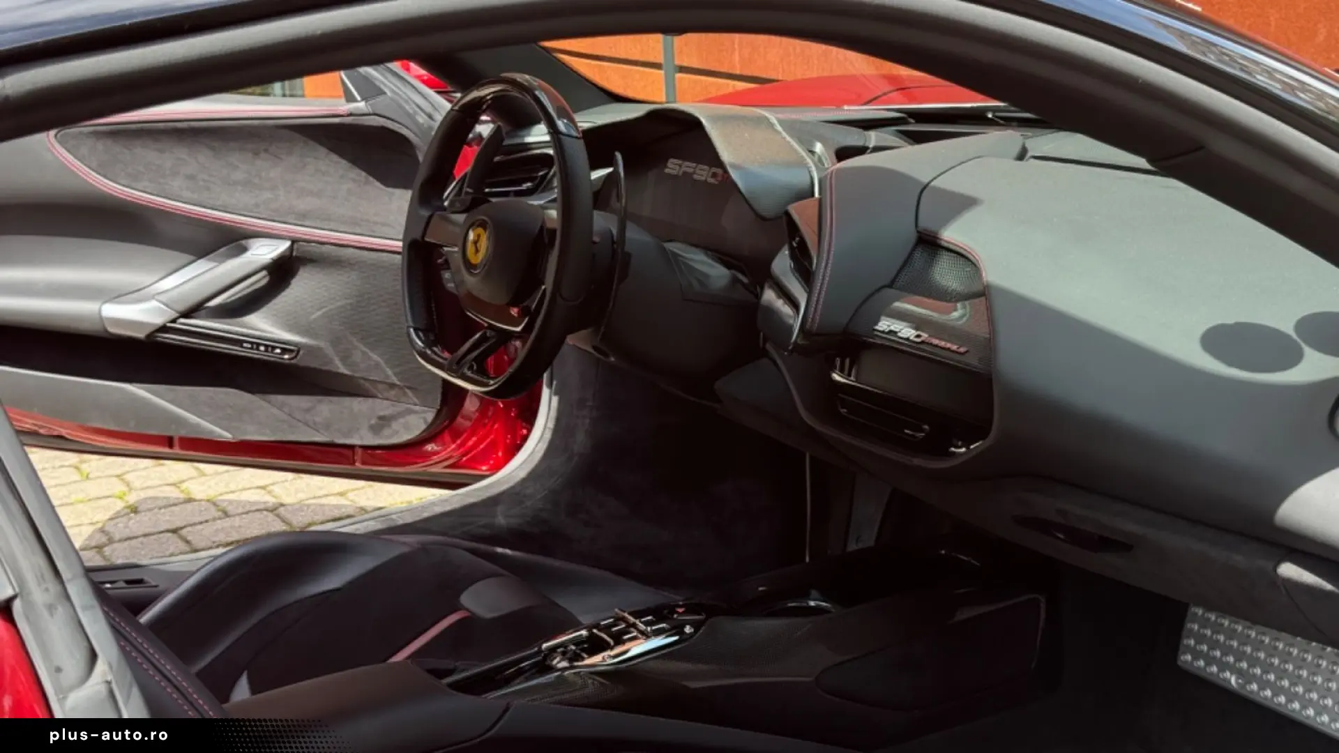 FERRARI SF90 Stradala LIFT  CARBON  Rosso Fiorano