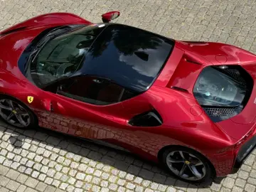 FERRARI SF90 Stradala LIFT  CARBON  Rosso Fiorano