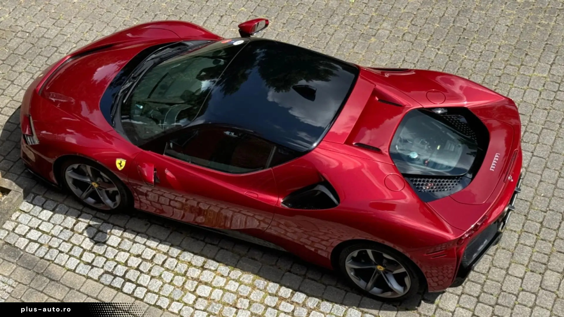 FERRARI SF90 Stradala LIFT  CARBON  Rosso Fiorano