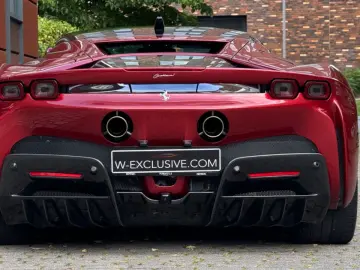 FERRARI SF90 Stradala LIFT  CARBON  Rosso Fiorano