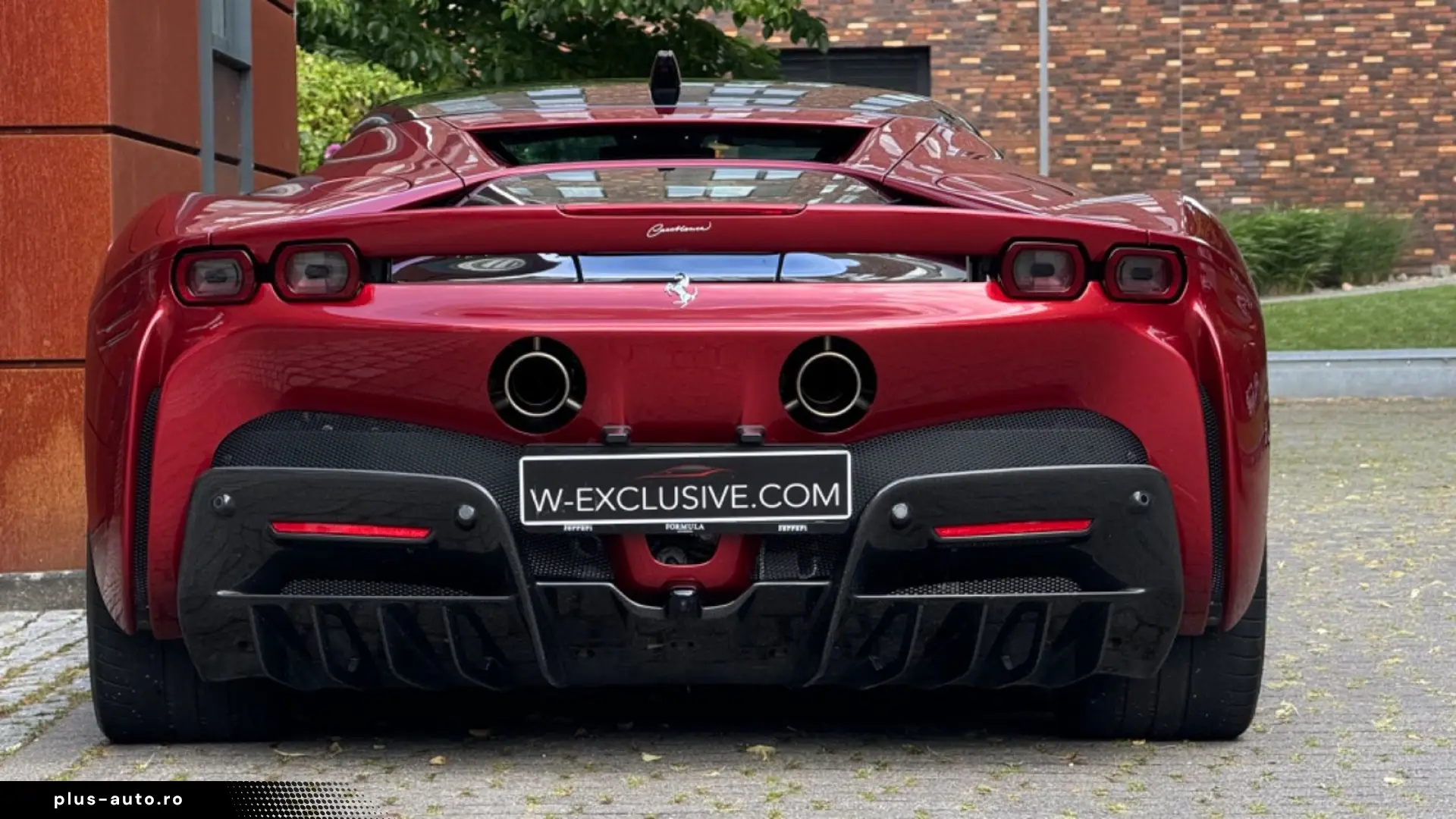 FERRARI SF90 Stradala LIFT  CARBON  Rosso Fiorano