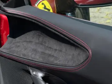 FERRARI SF90 Stradala LIFT  CARBON  Rosso Fiorano