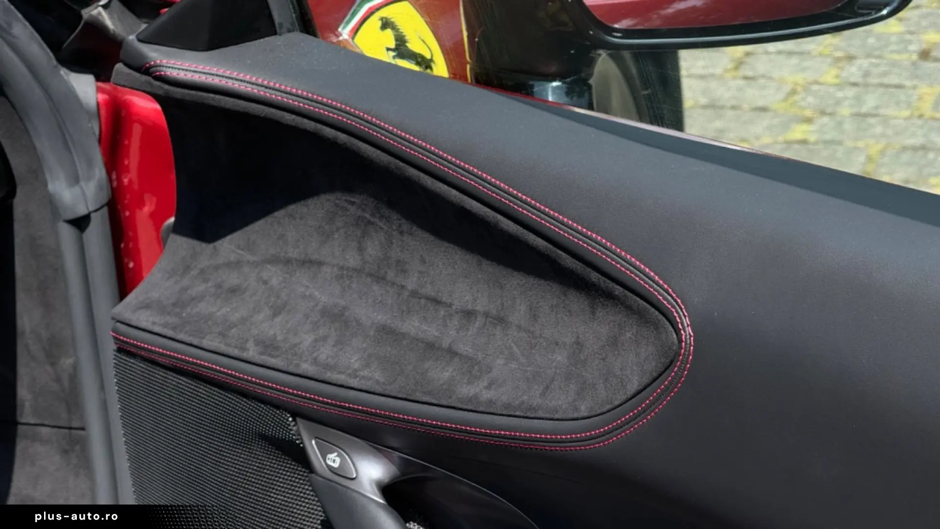 FERRARI SF90 Stradala LIFT  CARBON  Rosso Fiorano