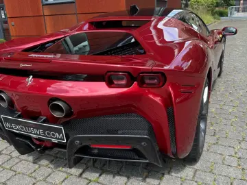FERRARI SF90 Stradala LIFT  CARBON  Rosso Fiorano