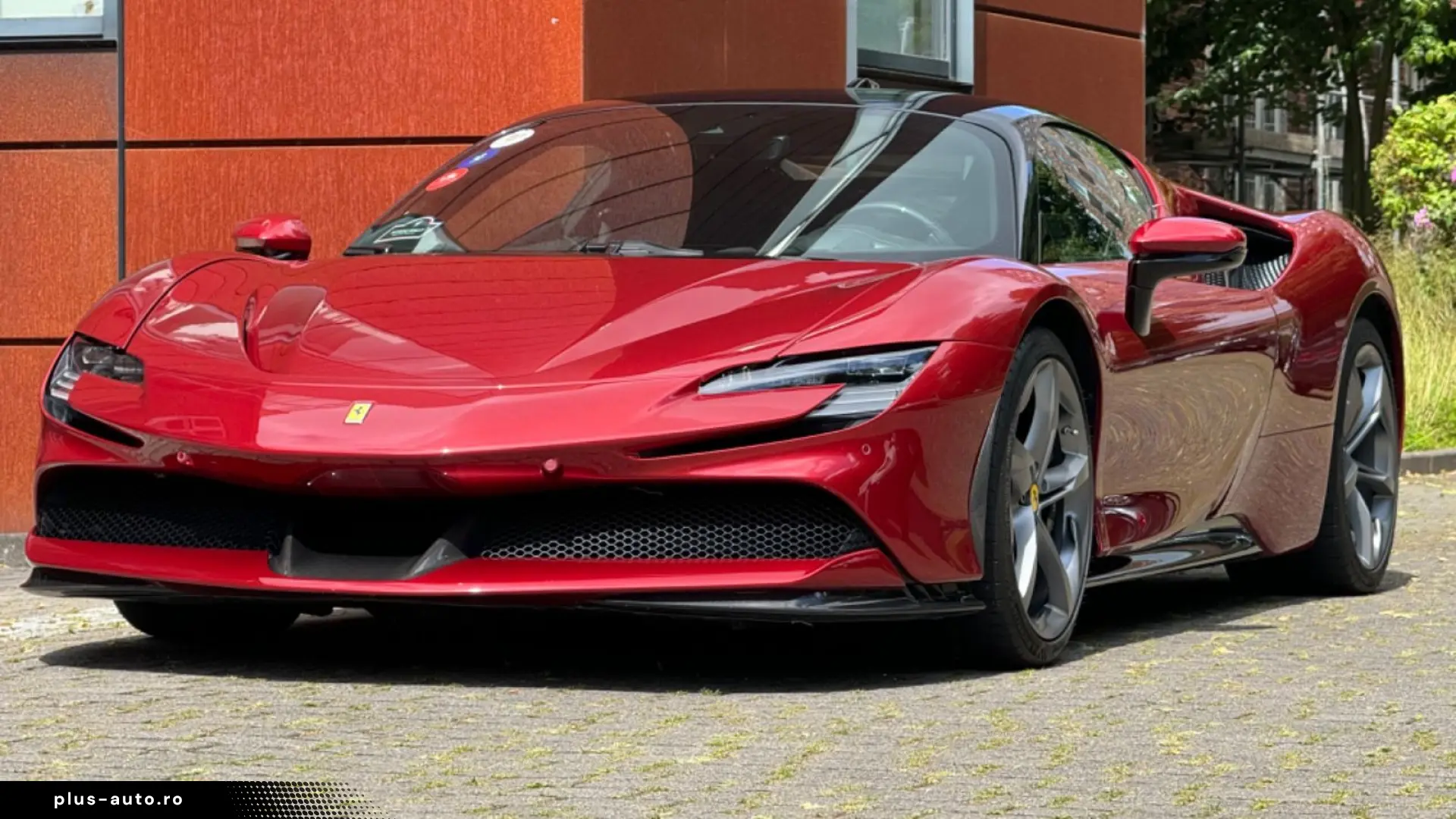 FERRARI SF90 Stradala LIFT  CARBON  Rosso Fiorano