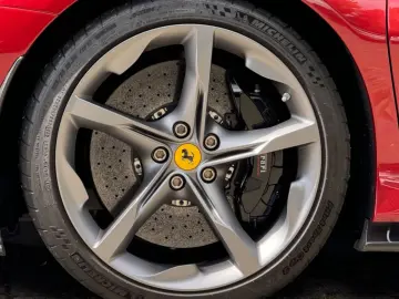 FERRARI SF90 Stradala LIFT  CARBON  Rosso Fiorano