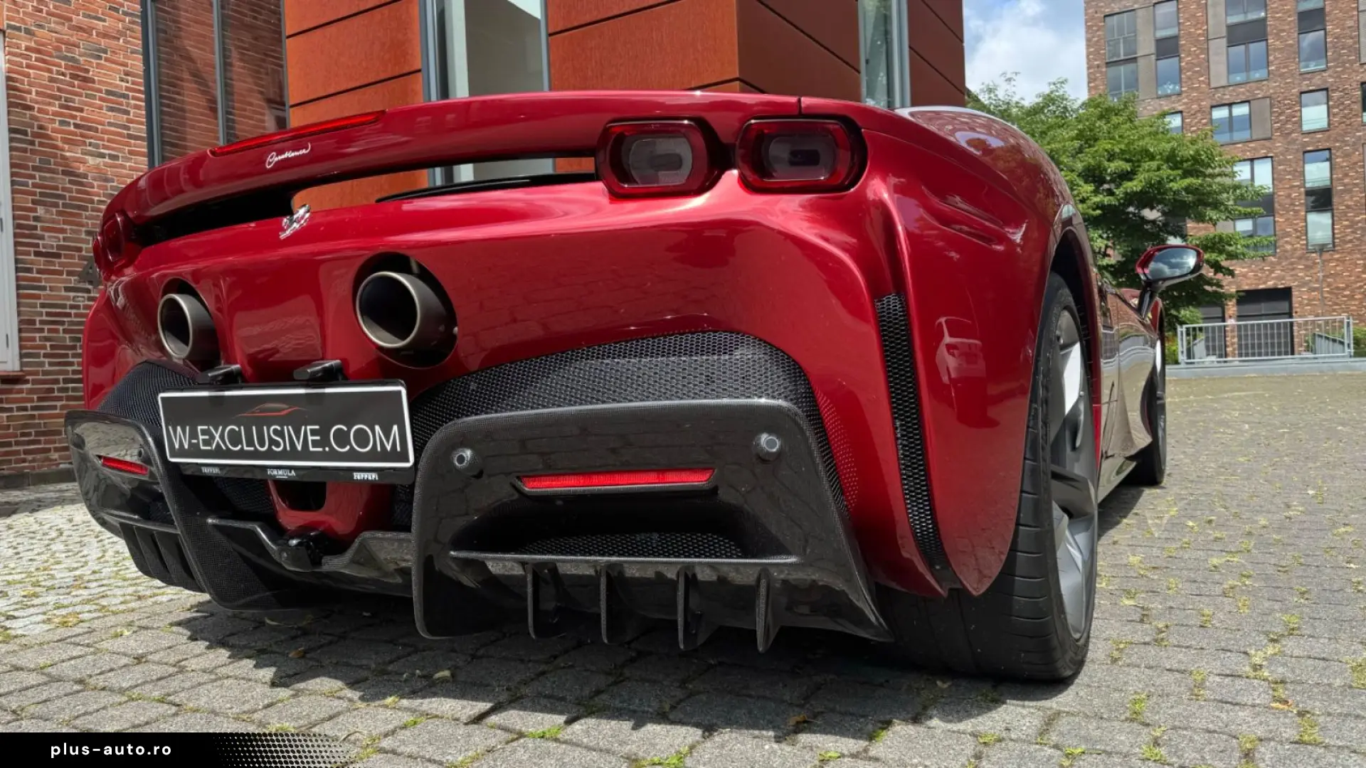 FERRARI SF90 Stradala LIFT  CARBON  Rosso Fiorano