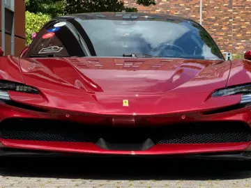 FERRARI SF90 Stradala LIFT  CARBON  Rosso Fiorano