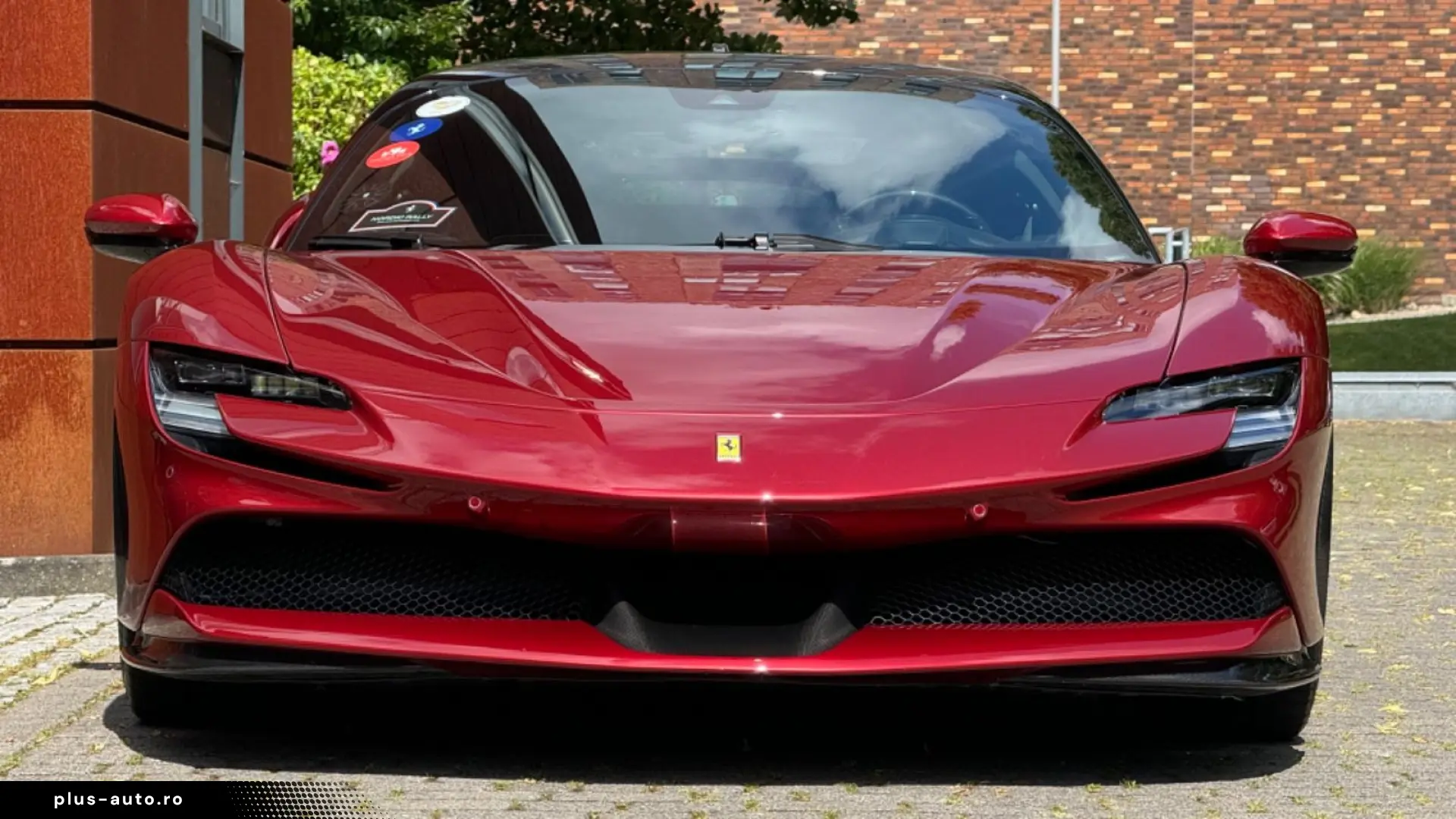 FERRARI SF90 Stradala LIFT  CARBON  Rosso Fiorano